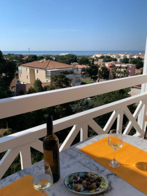 studio mezzanine - vue mer - terrasse - parking - literie neuve !